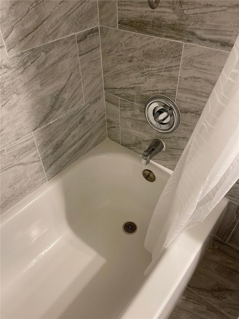 1112 North Hiatus Road, Unit 1112 Pembroke Pines, FL 33026 - Photo 30 of 48 a bathroom with a tub