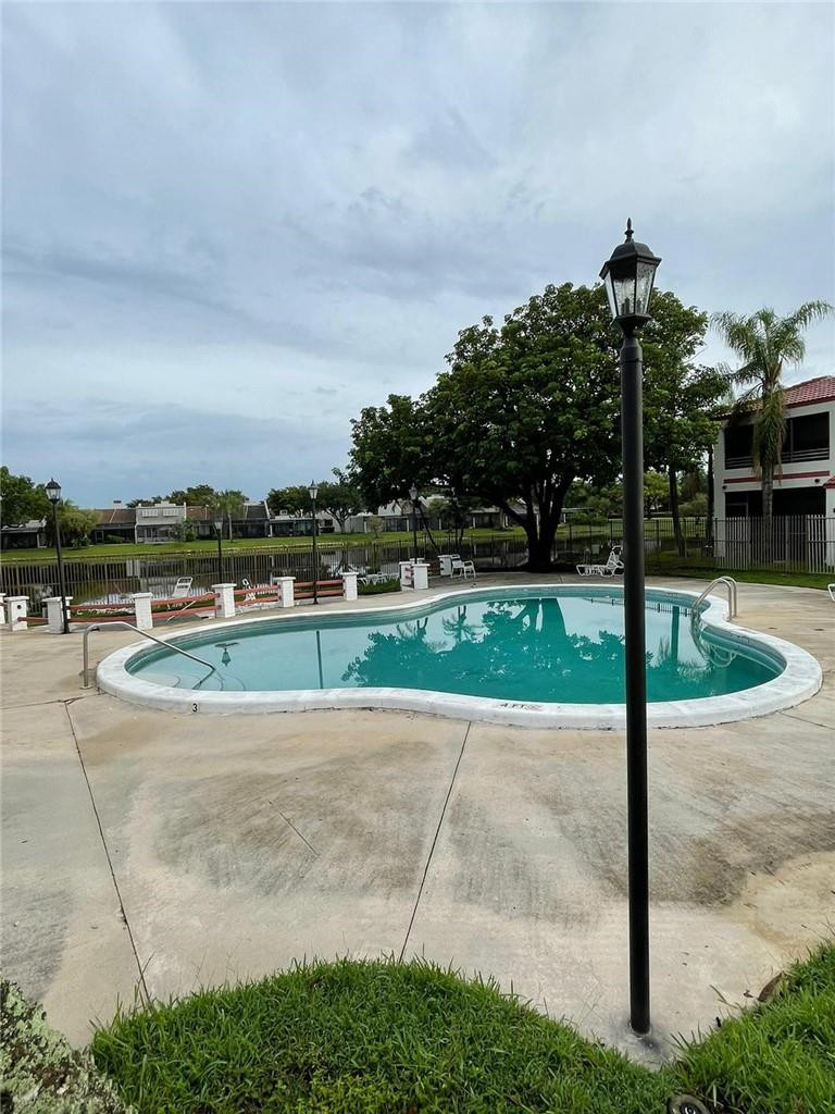 1112 North Hiatus Road, Unit 1112 Pembroke Pines, FL 33026 - Photo 45 of 48 a view of a basket ball ground