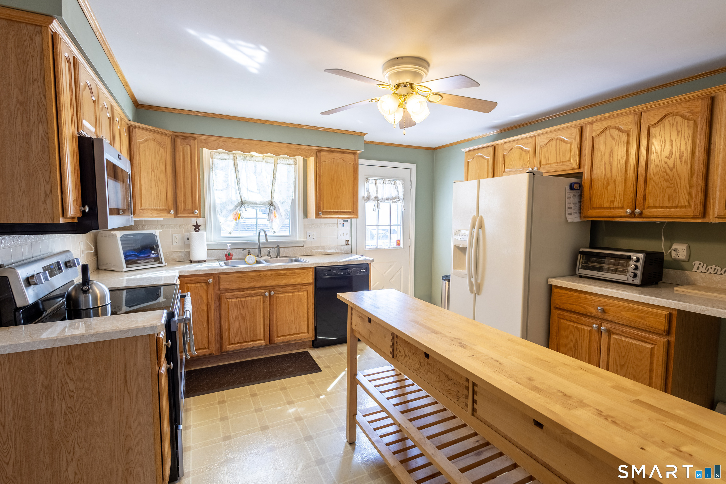 454 South Curtis Street Meriden, CT 06450 - Photo 11 of 36