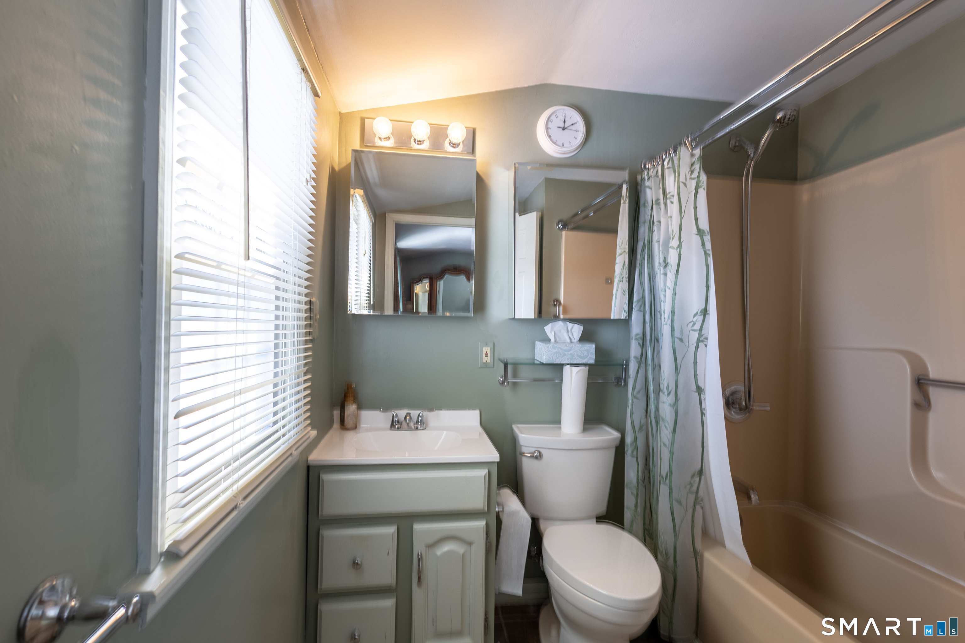 454 South Curtis Street Meriden, CT 06450 - Photo 19 of 36