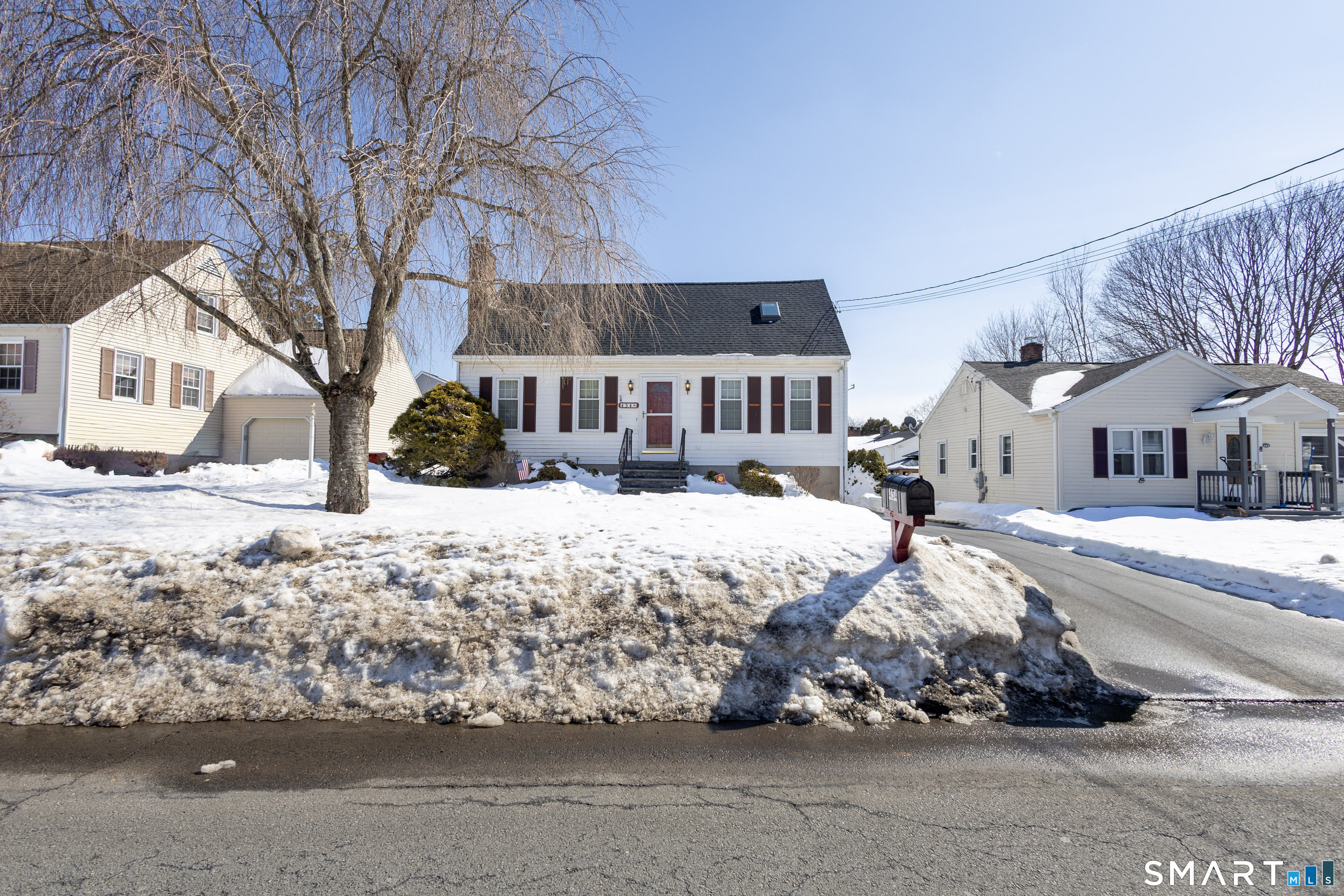 454 South Curtis Street Meriden, CT 06450 - Photo 2 of 36