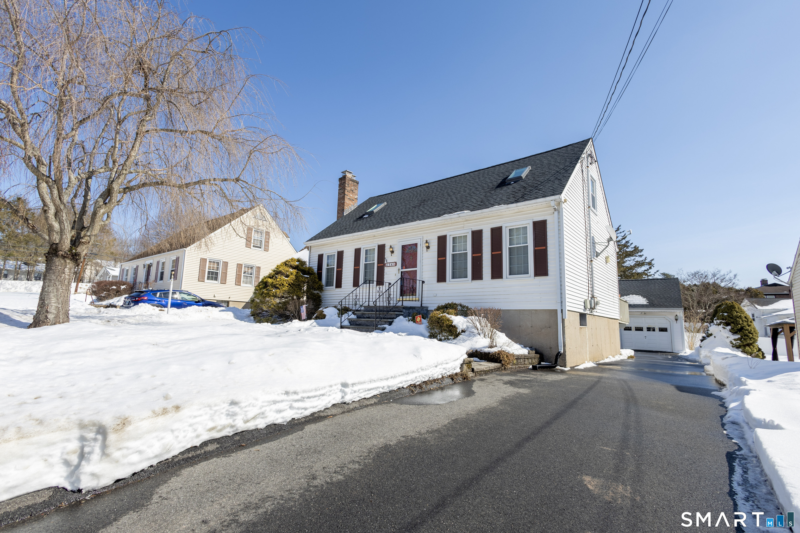 454 South Curtis Street Meriden, CT 06450 - Photo 3 of 36