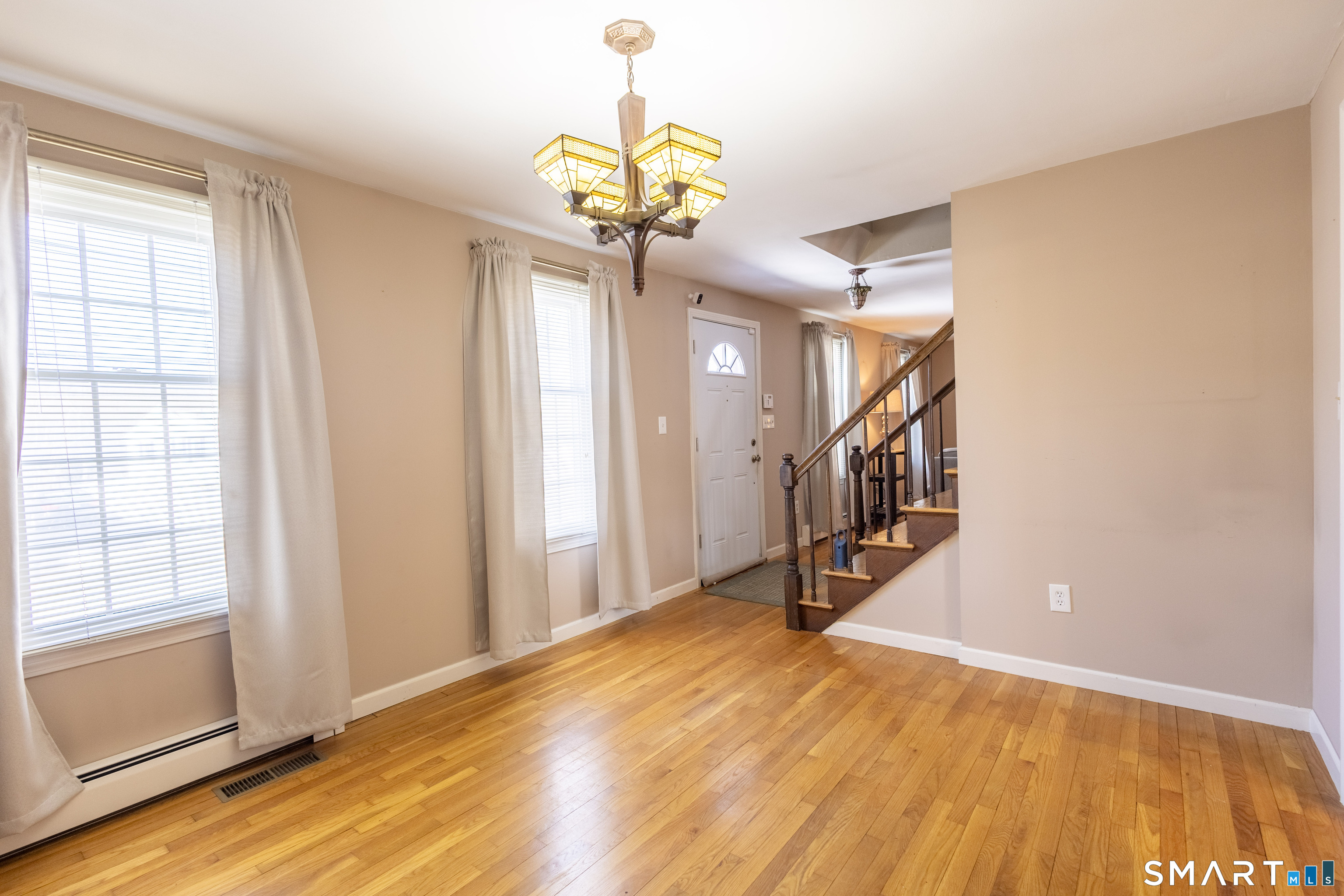 454 South Curtis Street Meriden, CT 06450 - Photo 4 of 36