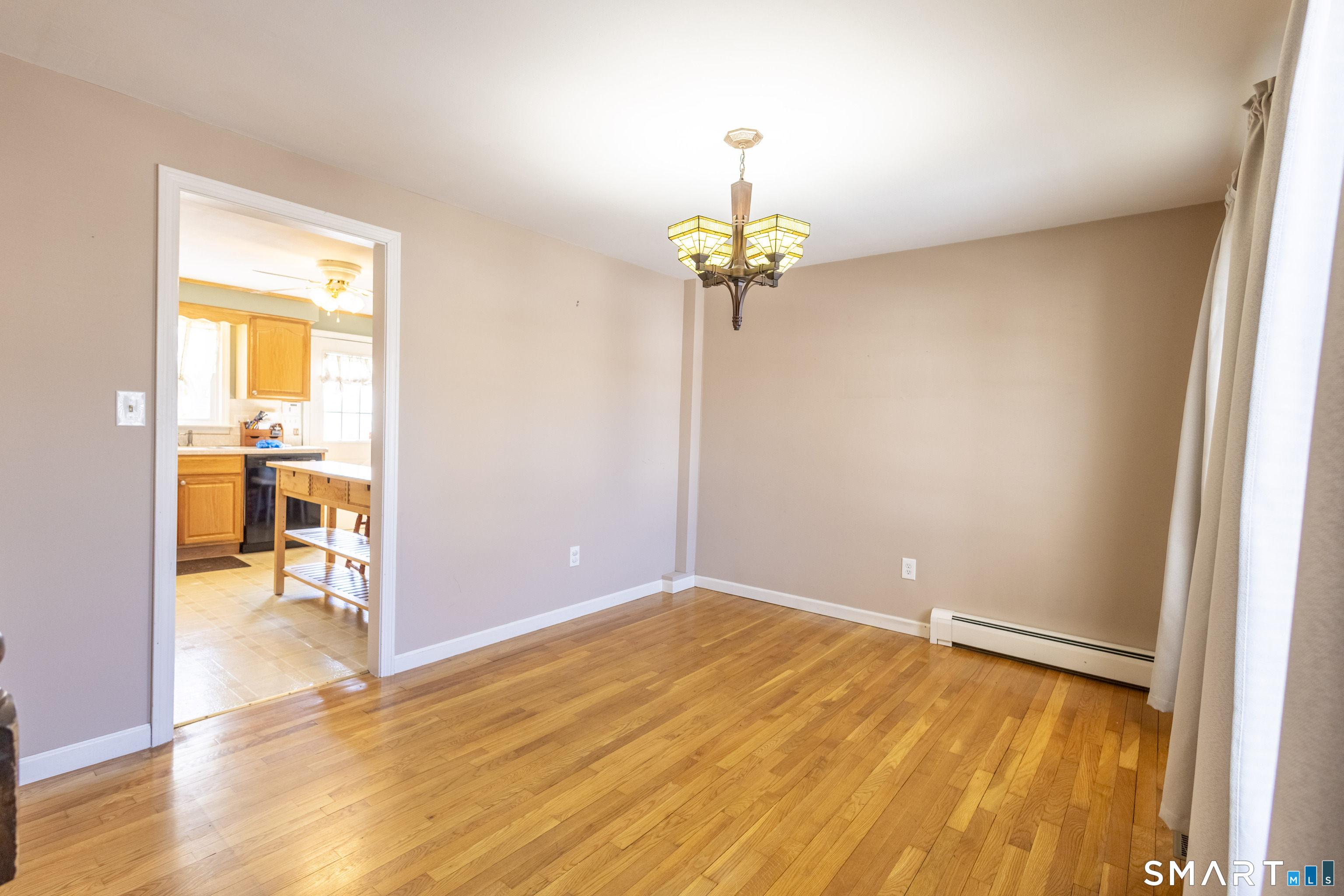 454 South Curtis Street Meriden, CT 06450 - Photo 6 of 36