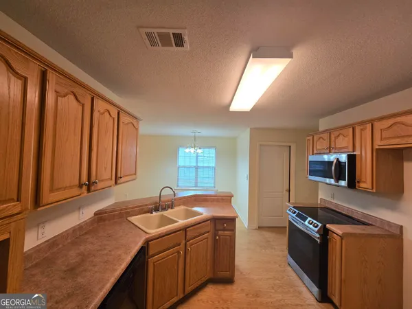 $285,000 | 150 Knights Bridge, Warner Robins, GA 31093