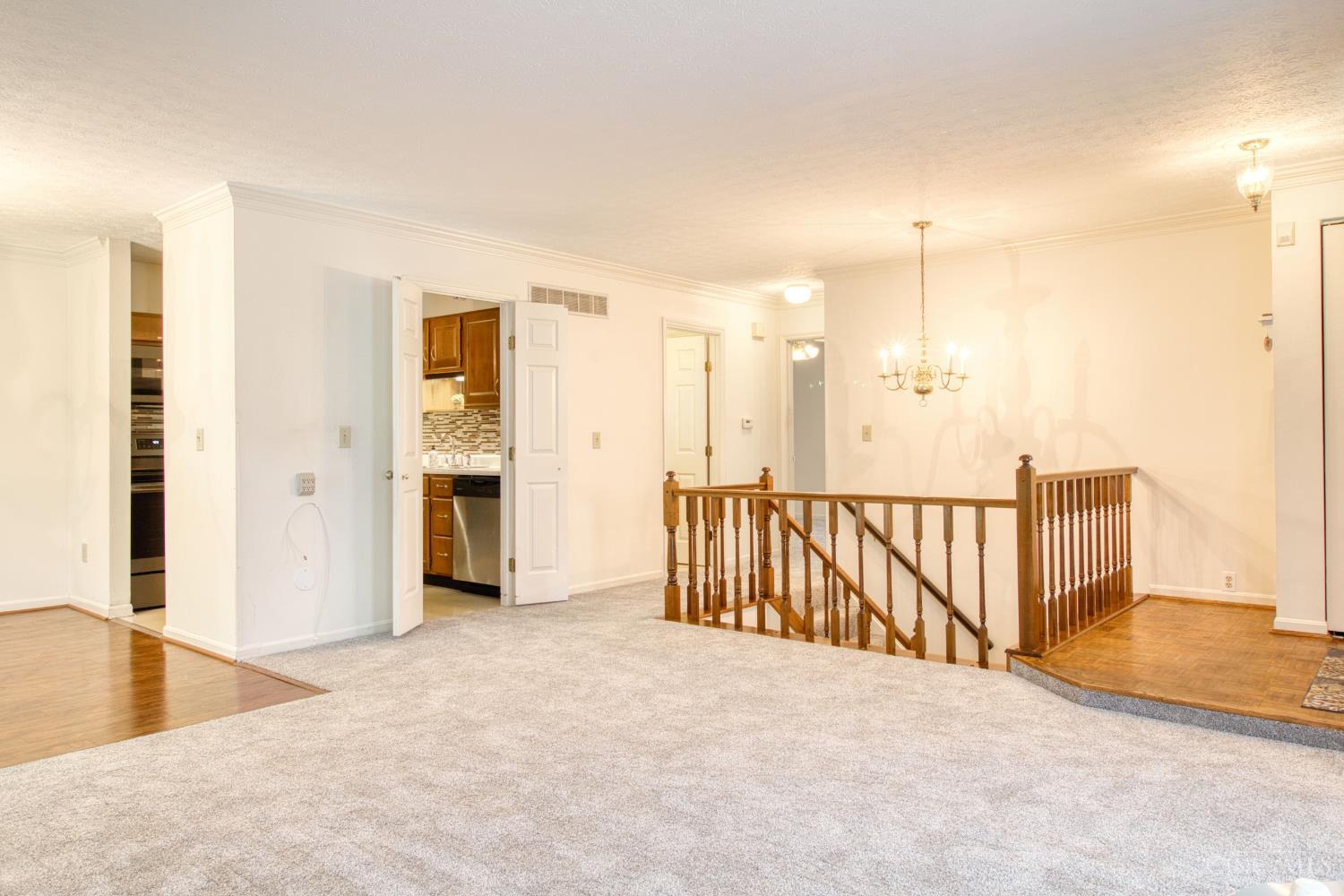 6355 Corbly Road, Unit 7 Cincinnati, OH 45230 - Photo 4 of 34