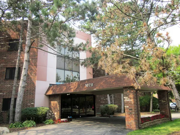 $2,000 | 1026 Castilian Court, Unit 113, Glenview, IL 60025