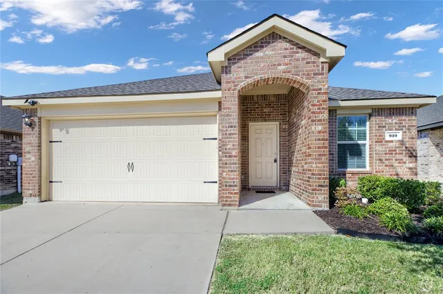 $298,000 | 910 Amber Street, Princeton, TX 75407