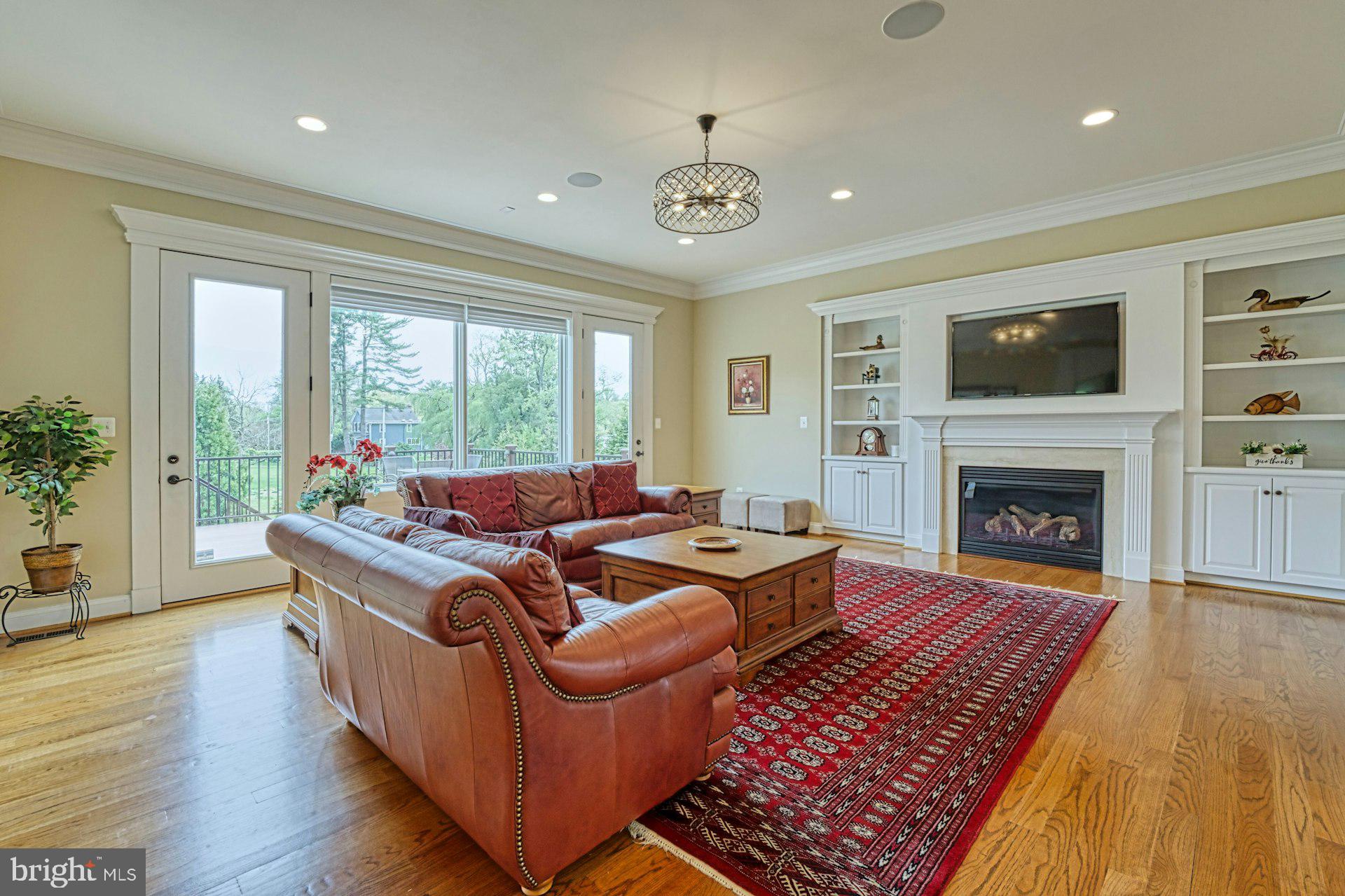 10405 Marbury Road Oakton, VA 22124 - Photo 19 of 72 Relaxing Family Room with Hardwood Floors