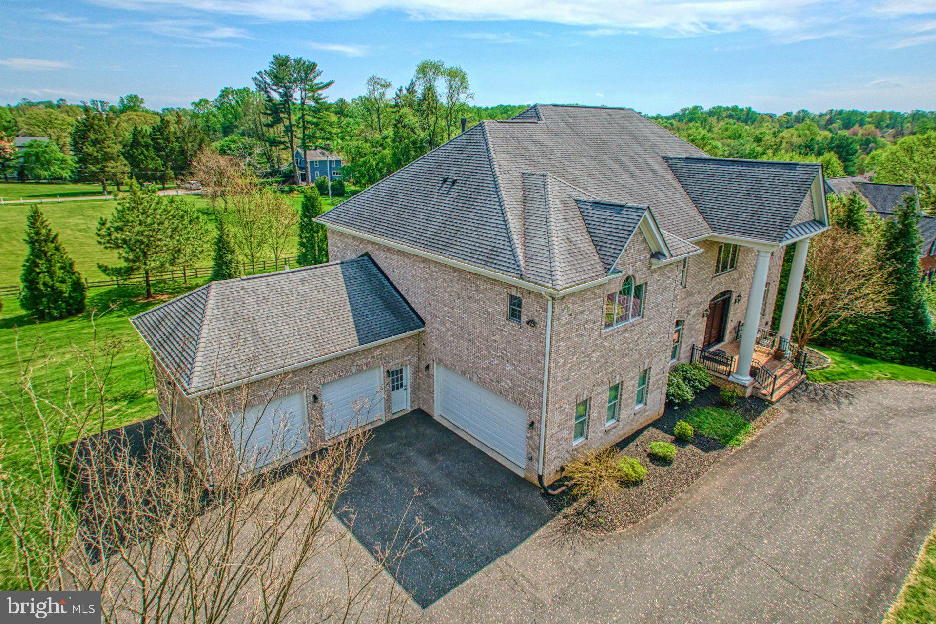 10405 Marbury Road Oakton, VA 22124 - Photo 68 of 72 an aerial view of a house and yard with green space