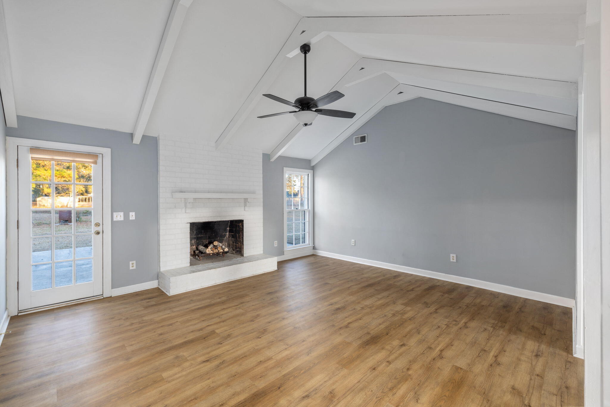 126 Marion Road Summerville, SC 29486 - Photo 4 of 24