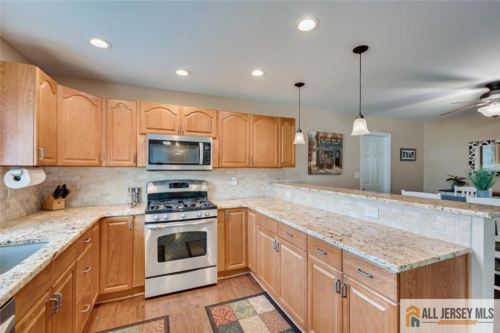 39 Kendall Road Kendall Park, NJ 08824 - Photo 12 of 41