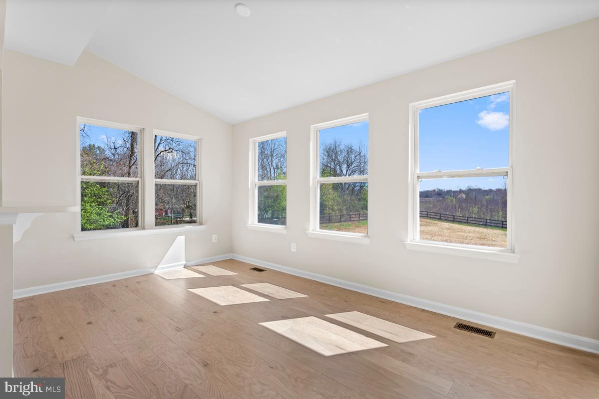 10465 Dowell Road Midland, VA 22728 - Photo 7 of 14