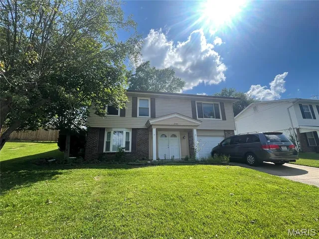 $325,000 | 2543 Wesford Drive, Maryland Heights, MO 63043