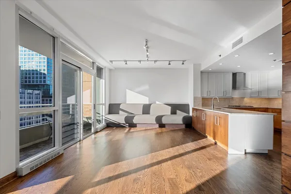 $6,950 | 250 East Pearson Street, Unit 1601A, Chicago, IL 60611