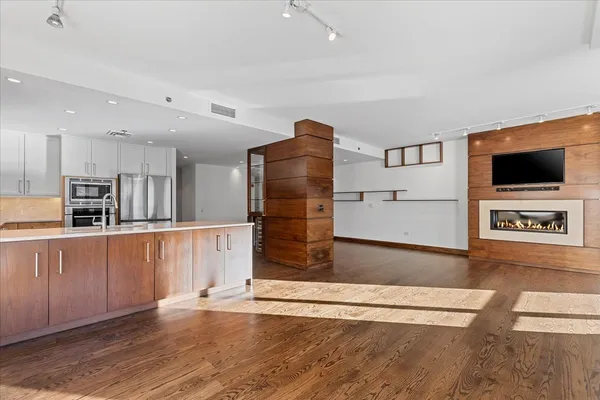 $6,950 | 250 East Pearson Street, Unit 1601A, Chicago, IL 60611