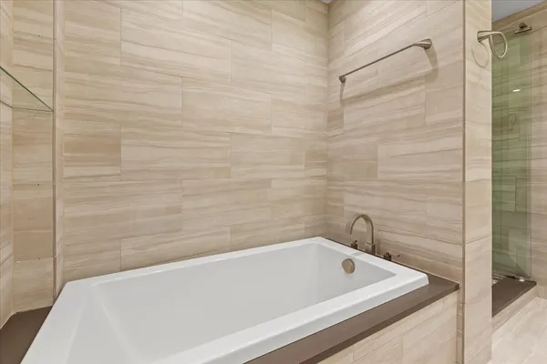 $6,950 | 250 East Pearson Street, Unit 1601A, Chicago, IL 60611