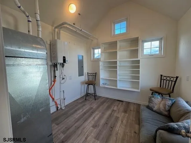 a view of a livingroom with furniture and a ceiling fan