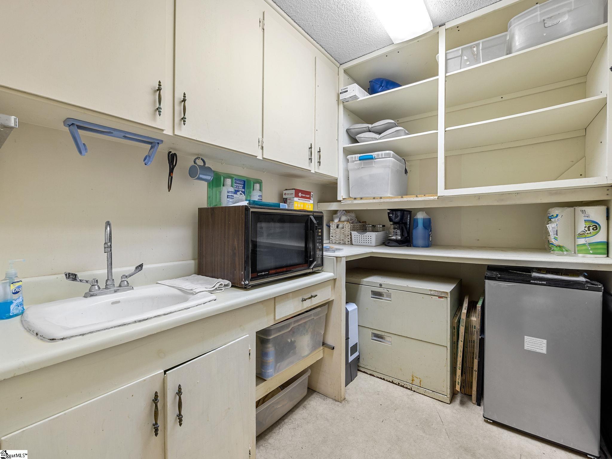 111 West Rutledge Avenue Gaffney, SC 29340 - Photo 29 of 37