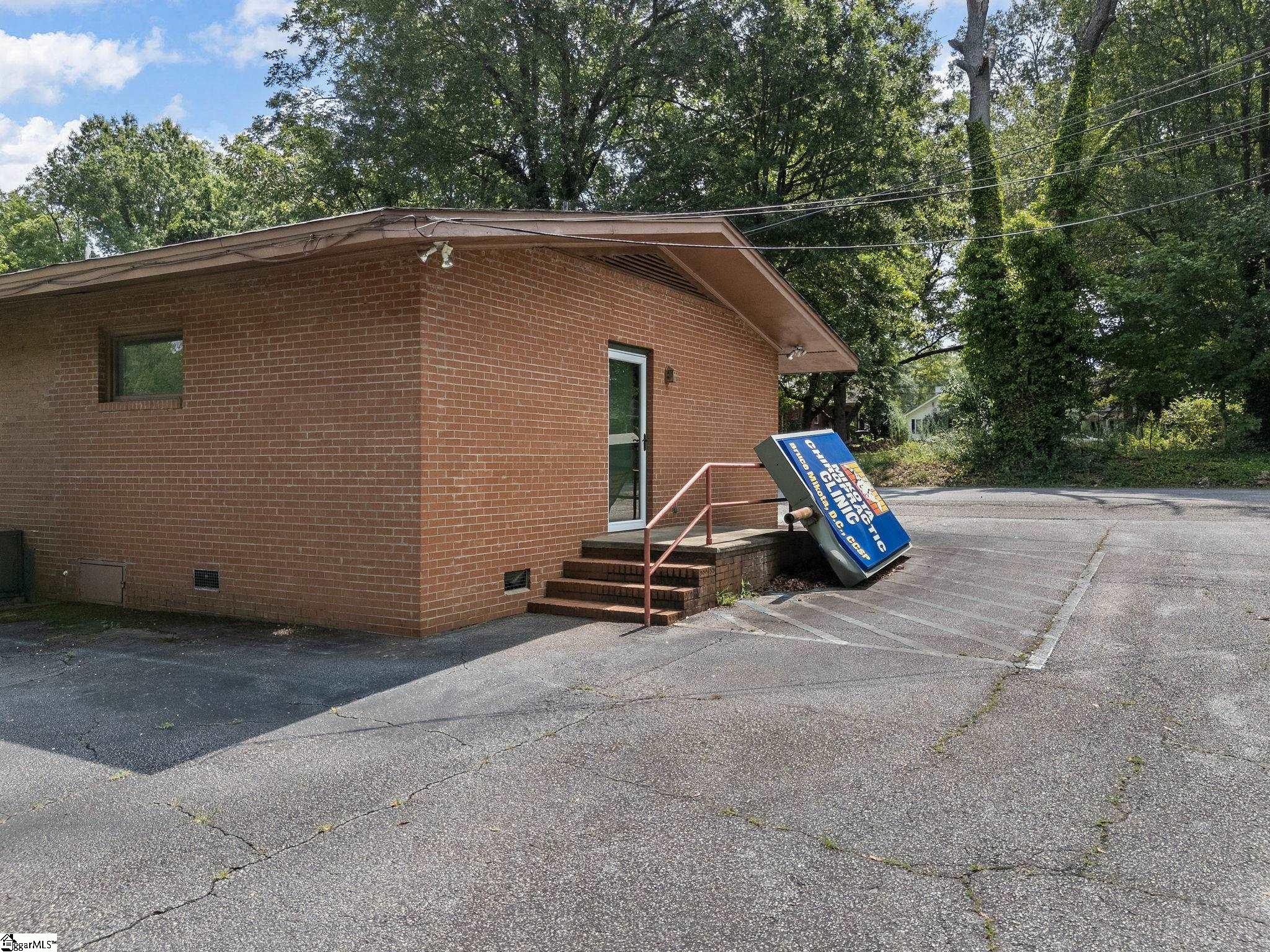 111 West Rutledge Avenue Gaffney, SC 29340 - Photo 32 of 37