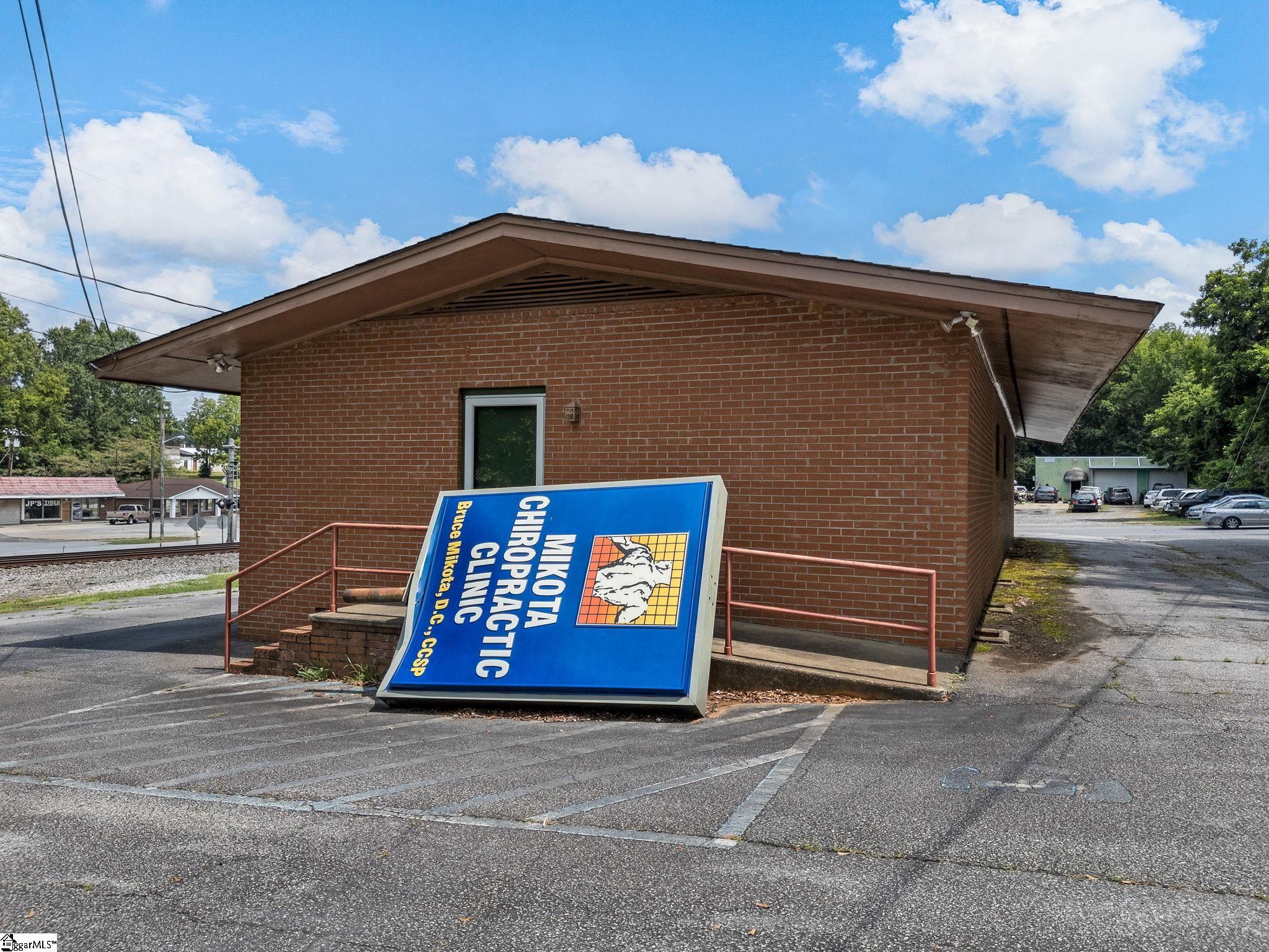 111 West Rutledge Avenue Gaffney, SC 29340 - Photo 34 of 37