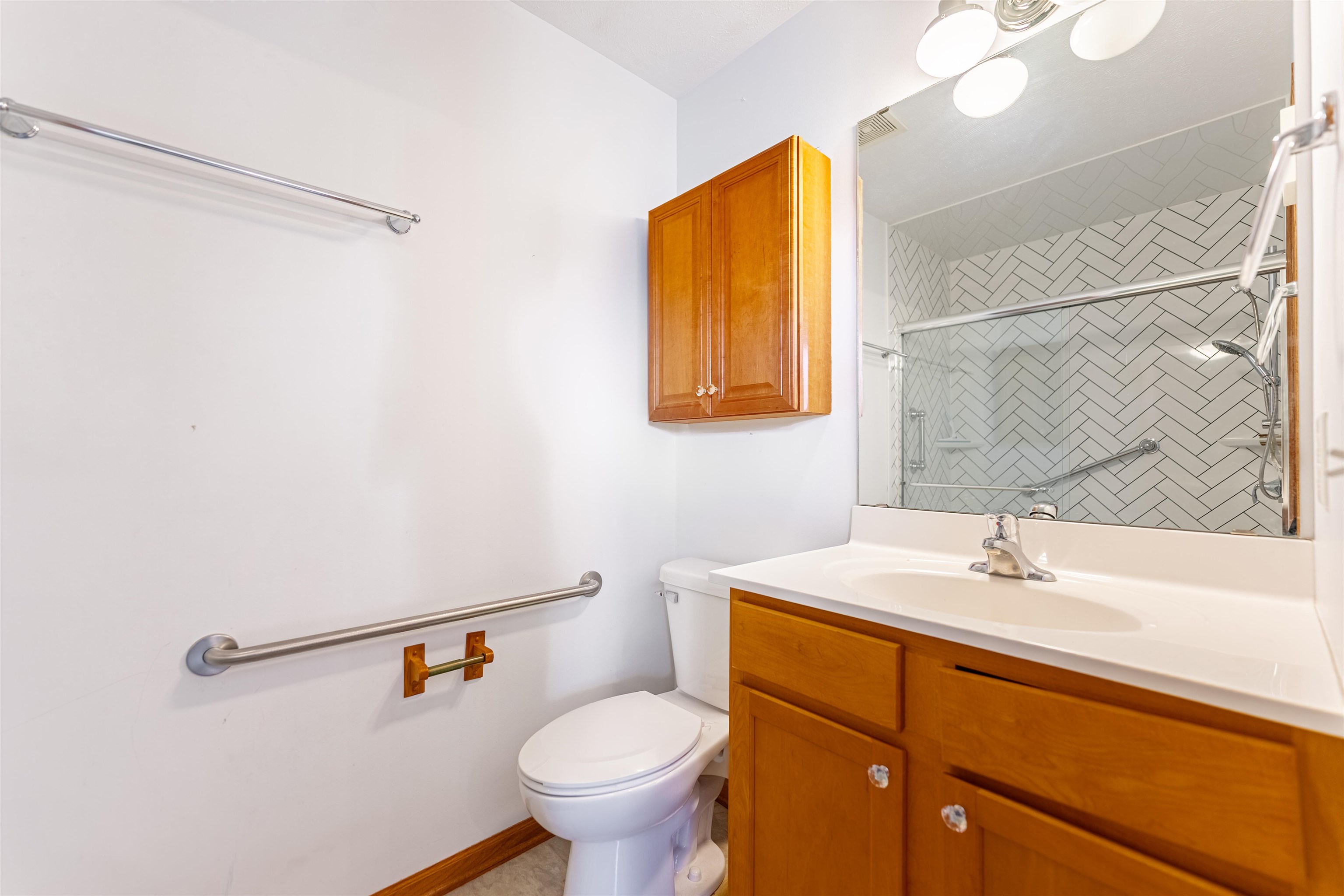 2155 Derby Lane Belvidere, IL 61008 - Photo 18 of 37 a bathroom with a sink toilet and shower