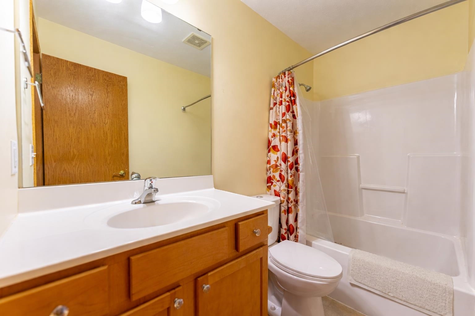 2155 Derby Lane Belvidere, IL 61008 - Photo 24 of 37 a bathroom with a sink toilet and shower