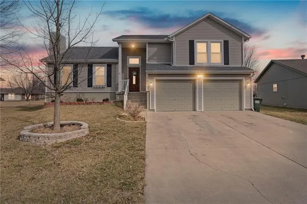 $375,000 | 341 North Pine Street, Gardner, KS 66030
