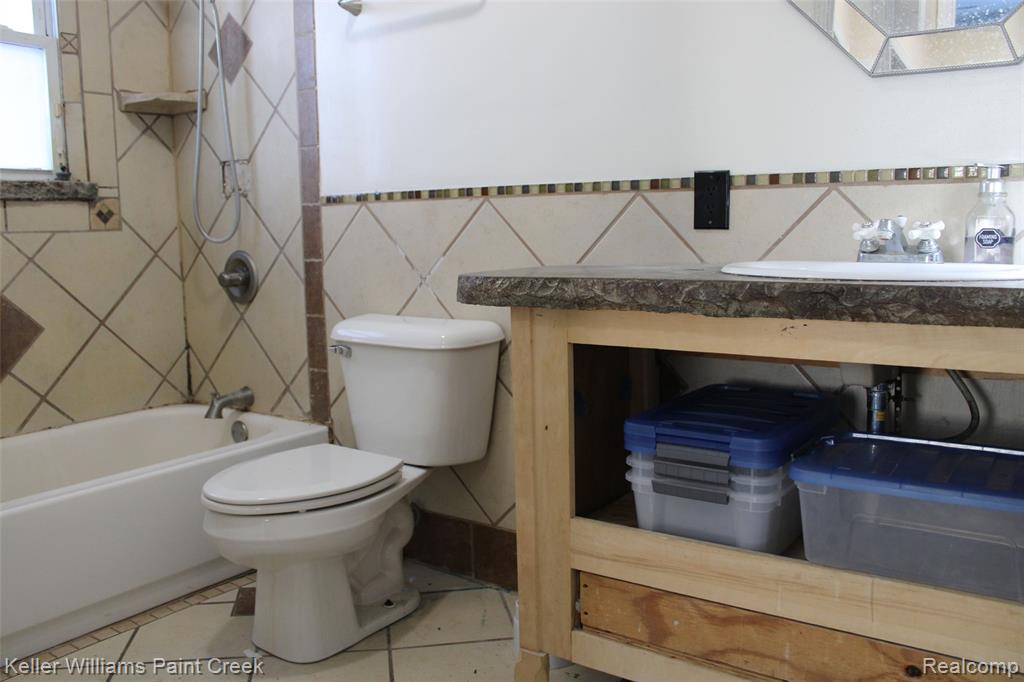 4206 North Linden Road Flint, MI 48504 - Photo 6 of 8