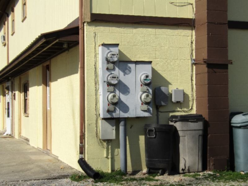 182 Ridge View Lane Baxter, TN 38544 - Photo 2 of 26 a front view of a house with parking