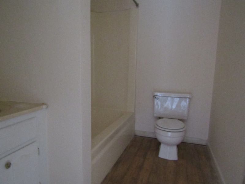 182 Ridge View Lane Baxter, TN 38544 - Photo 8 of 26 a bathroom with a toilet