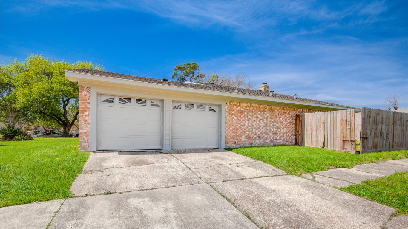 13747 Rampchester Lane Houston, TX 77015 - Photo 3 of 27