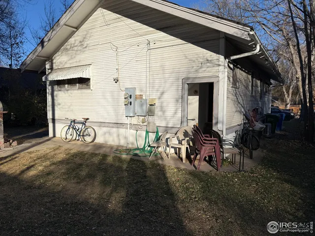 a view of outdoor space yard and porch