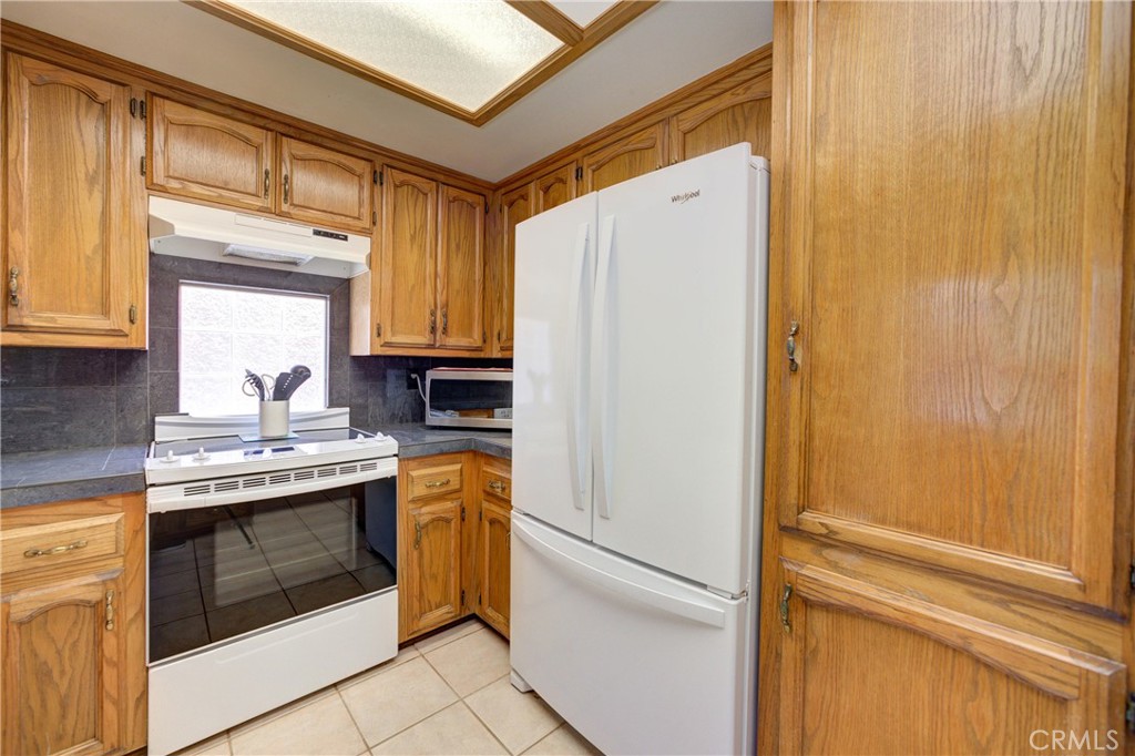 4185 Vanguard Drive Lompoc, CA 93436 - Photo 18 of 44 a kitchen with a stove a sink and a refrigerator