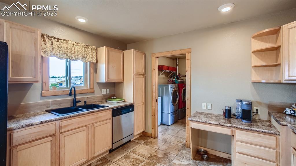 29 Ridge Point Circle Divide, CO 80814 - Photo 20 of 50 a kitchen with stainless steel appliances granite countertop a sink stove and refrigerator