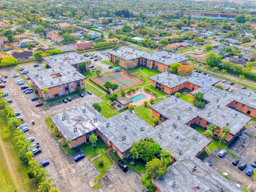 9459 Southwest 76th Street, Unit R5 Miami, FL 33173 - Photo 31 of 33 an aerial view of residential houses with outdoor space