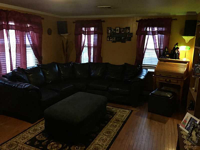 275 West Shore Road Warwick, RI 02889 - Photo 6 of 18 Living Room.