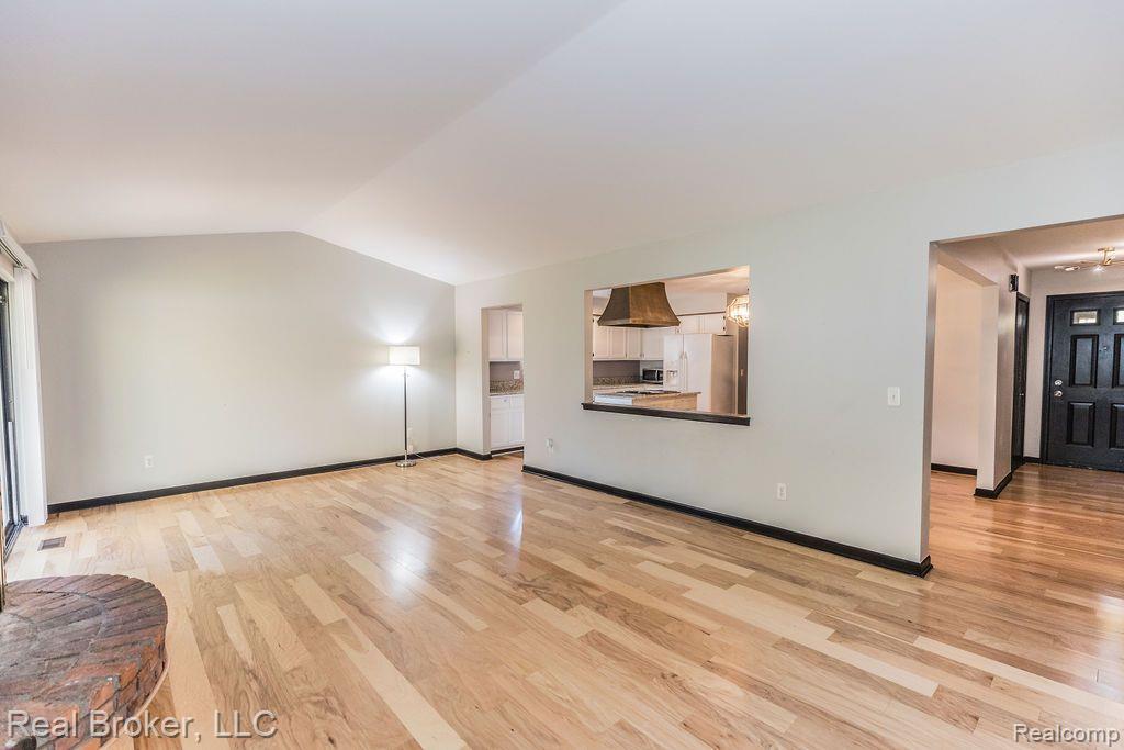 2088 Warrington Road Rochester, MI 48307 - Photo 8 of 23 Gallery Image 8