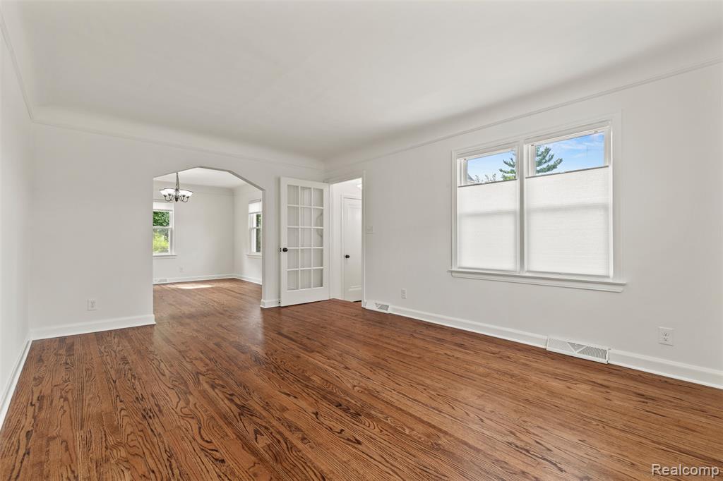 514 East Avon Road Rochester Hills, MI 48307 - Photo 7 of 42