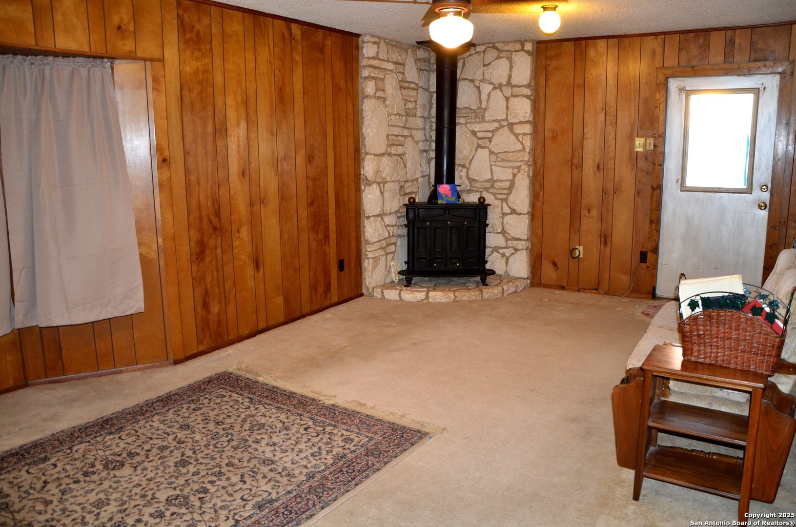 115 B Littleton Drive Devine, TX 78016 - Photo 5 of 27 a living room with furniture and a flat screen tv