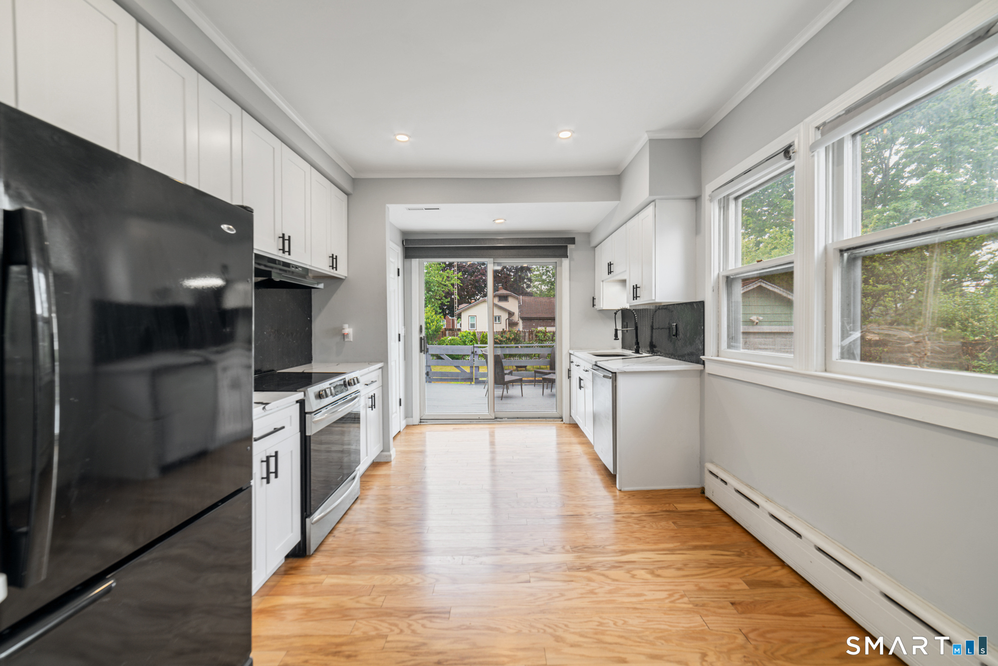 662 Milford Point Road Milford, CT 06460 - Photo 8 of 26