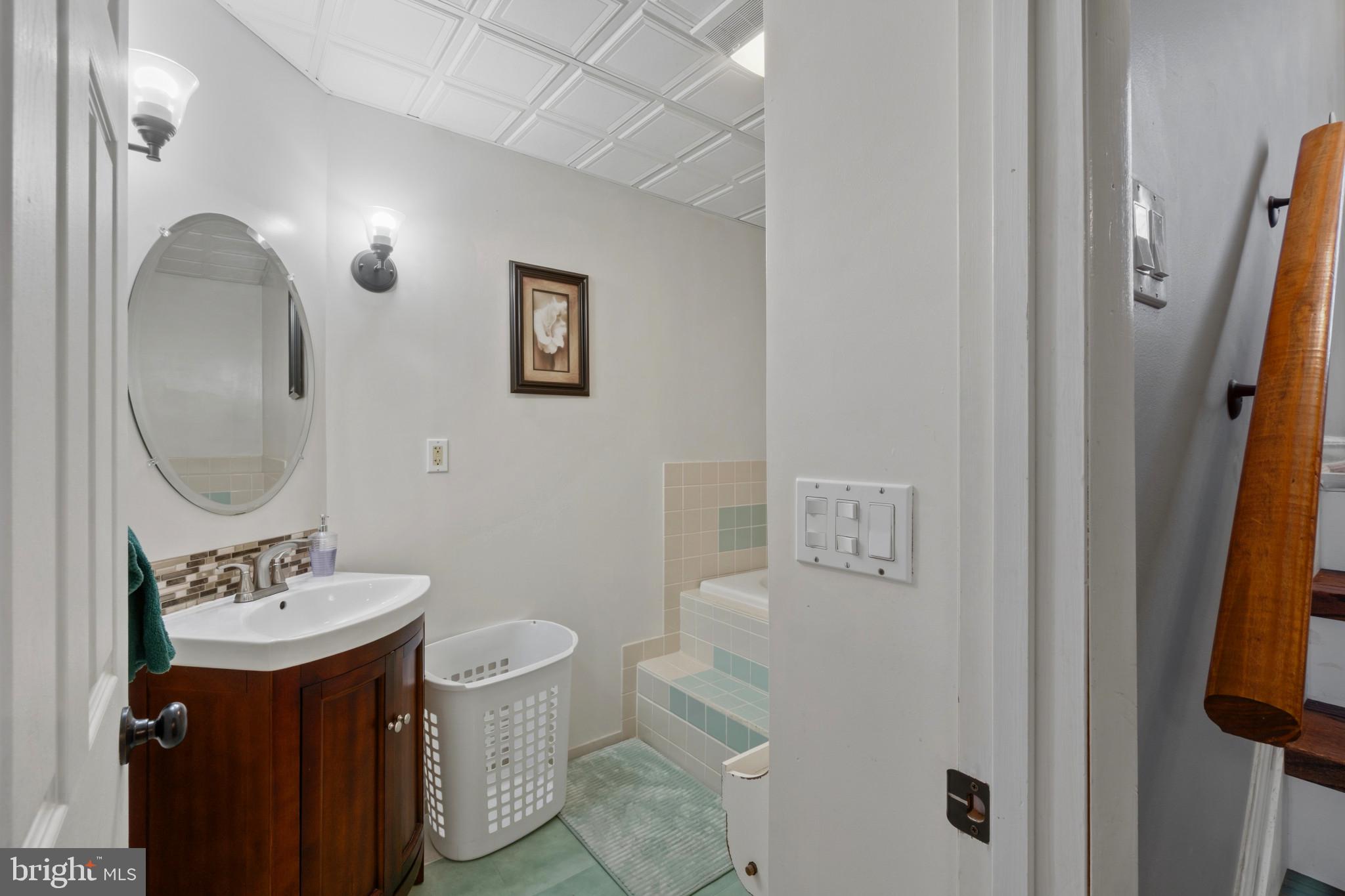 7113 Olivia Road Baltimore, MD 21220 - Photo 11 of 30 Full bathroom