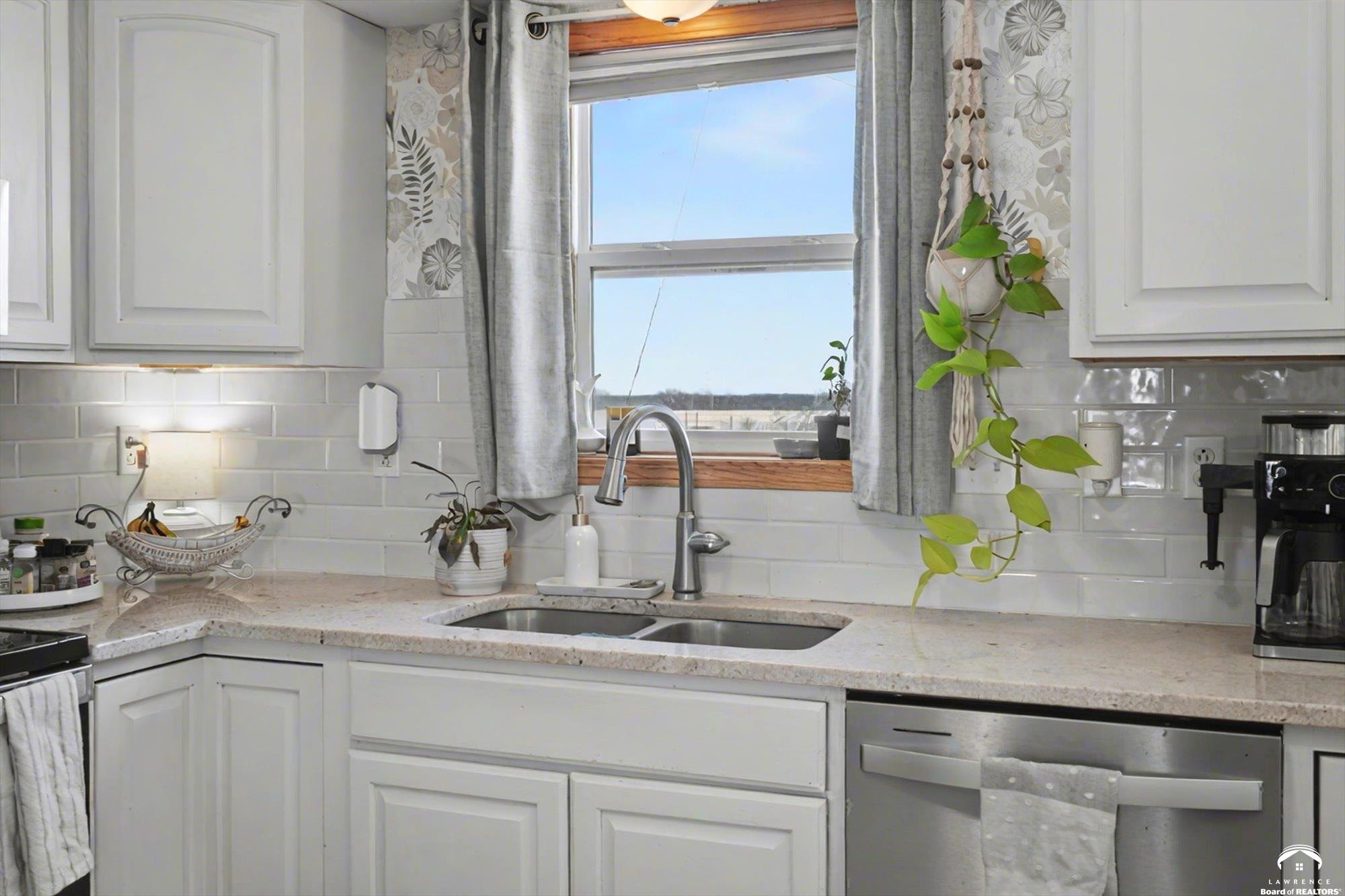 1298 East 250 Road Berryton, KS 66409 - Photo 11 of 40