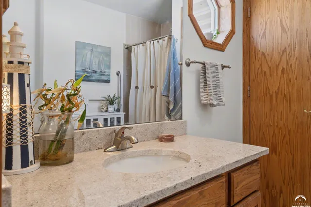 $389,000 | 1298 East 250 Road, Berryton, KS 66409