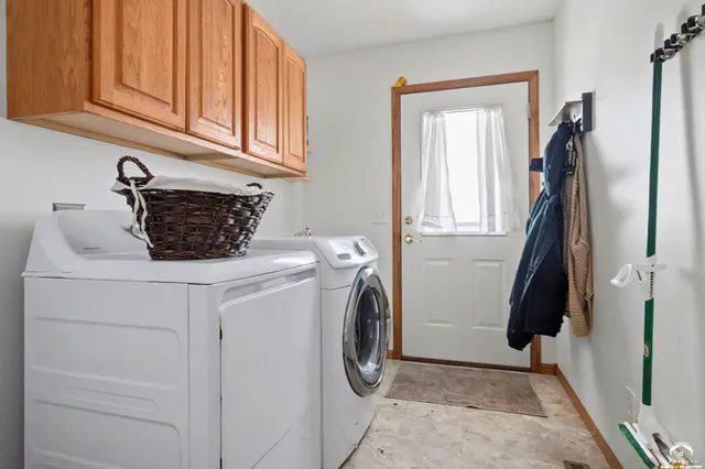 $389,000 | 1298 East 250 Road, Berryton, KS 66409