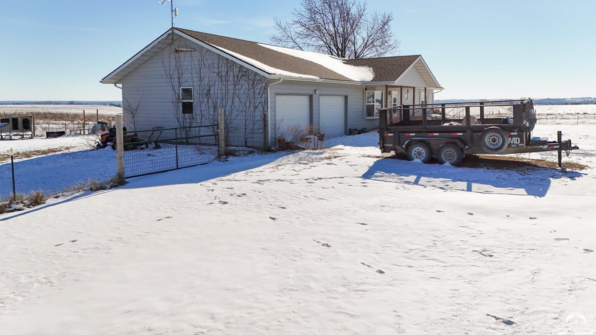 1298 East 250 Road Berryton, KS 66409 - Photo 4 of 40