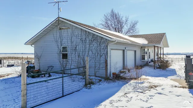 $389,000 | 1298 East 250 Road, Berryton, KS 66409