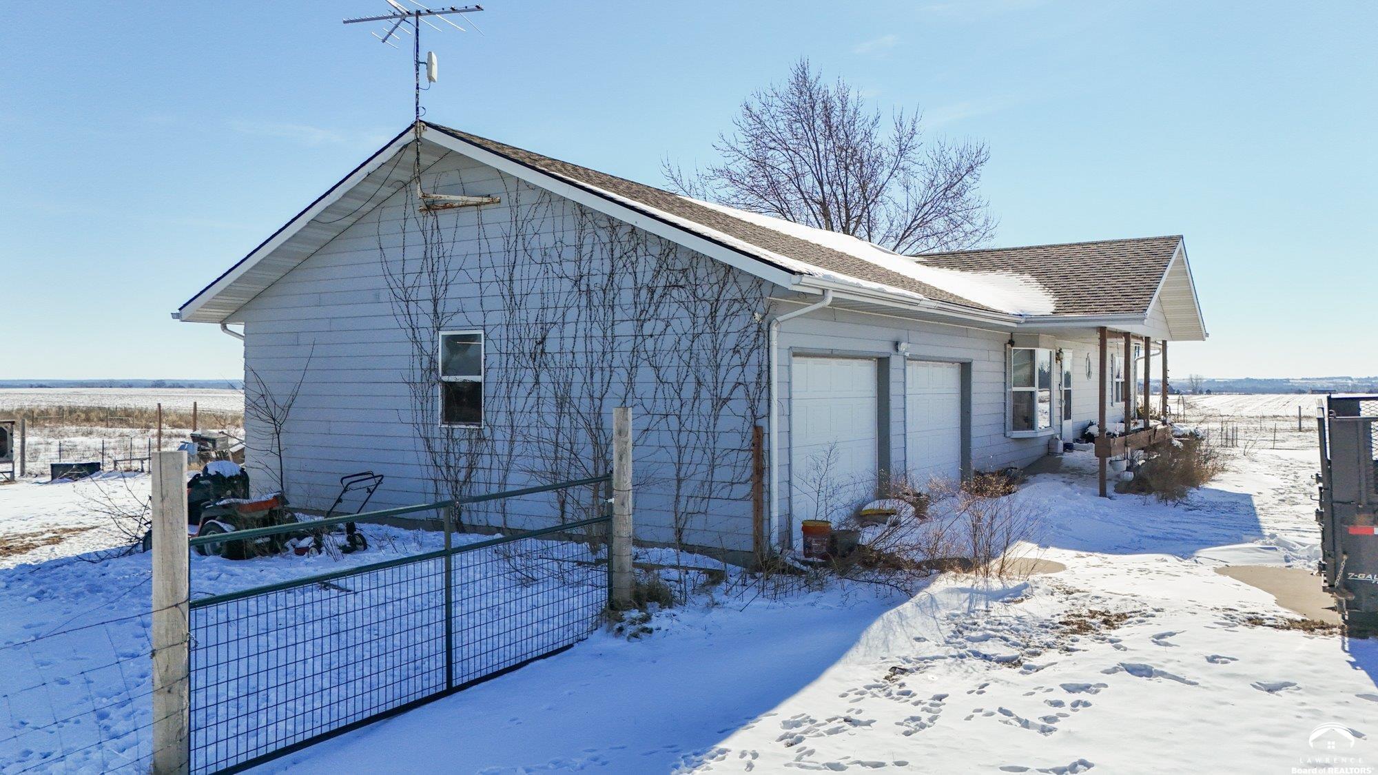 1298 East 250 Road Berryton, KS 66409 - Photo 5 of 40