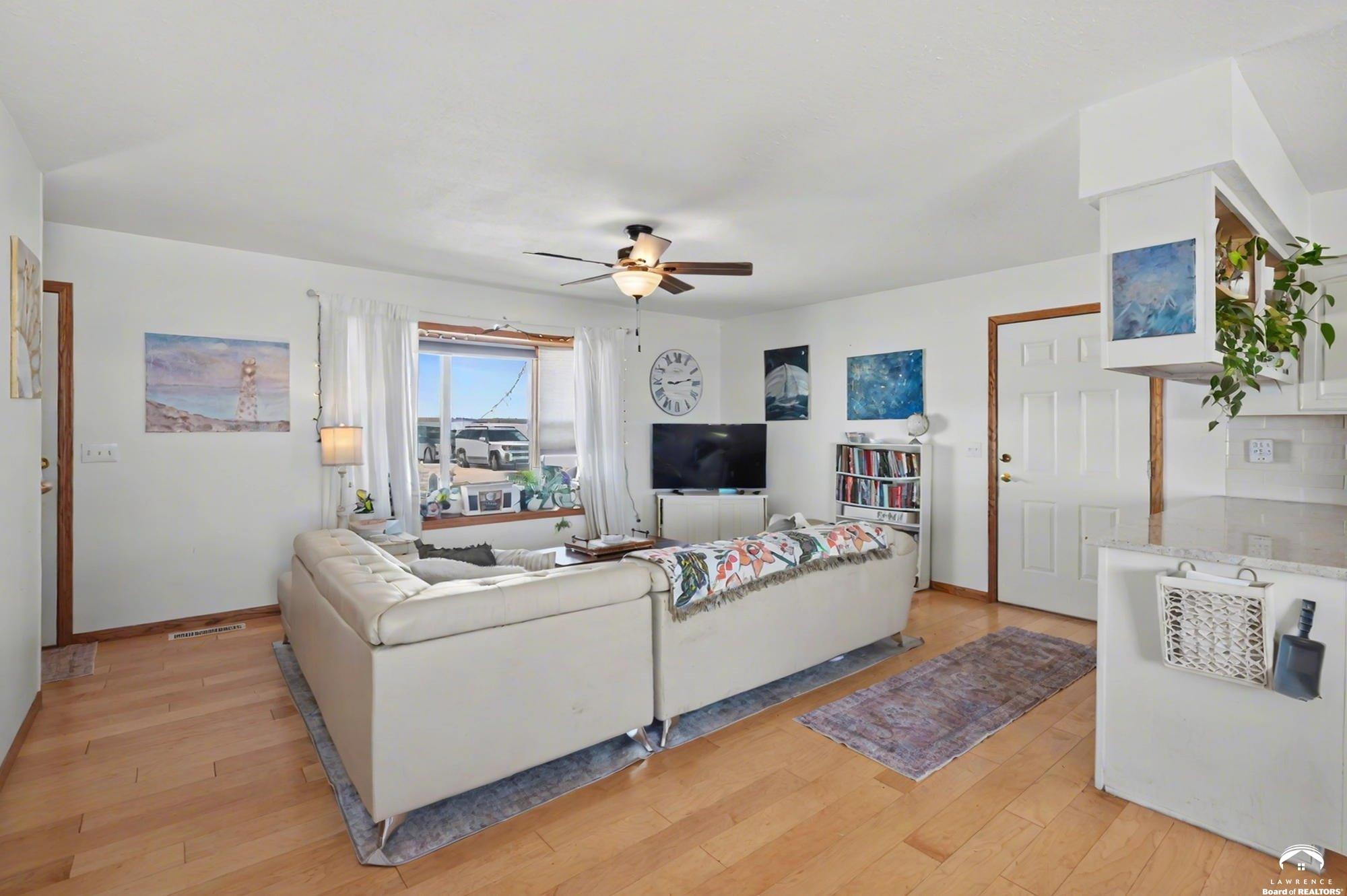 1298 East 250 Road Berryton, KS 66409 - Photo 7 of 40