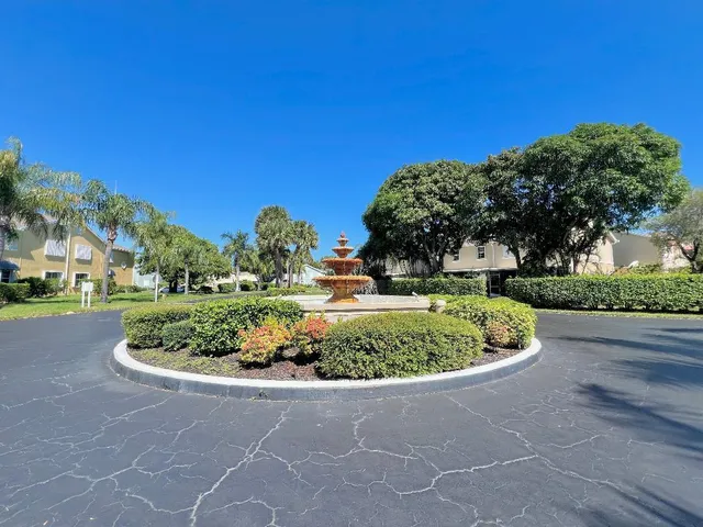a view of a fountain in the middle of a park